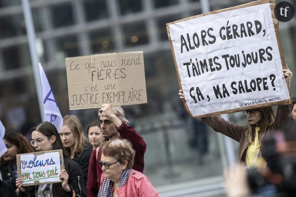 Un peu plus d’un mois après le procès de l’acteur français de 76 ans accusé d’agressions sexuelles, dont le jugement sera rendu le 13 mai 2025 par le tribunal correctionnel de Paris, ce dernier a déjà retrouvé le chemin des tournages, comme le révèle le magazine Voici photos volées à l’appui, dans son édition de ce vendredi 2 mai. Gérard Depardieu tourne actuellement dans le film de son amie Fanny Ardant, Elle regardait sans plus rien voir, dans l'archipel des Açores au Portugal. Une information confirmée par BFMTV, qui s’est entretenu avec la productrice du long-métrage. Un retour à l'écran qui indigne l'opinion publique.
