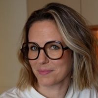 "Je mets mon téléphone dans un placard" : Lorie partage ses tips et secrets pour des vacances réussies