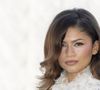 “Eblouissante” : Zendaya sidère en mini-jupe à la Fashion Week avec ce nouveau look hyper glamour et iconique