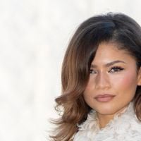 “Eblouissante” : Zendaya sidère en mini-jupe à la Fashion Week avec ce nouveau look hyper glamour et audacieux