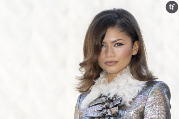 “Eblouissante” : Zendaya sidère en mini-jupe à la Fashion Week avec ce nouveau look hyper glamour et iconique