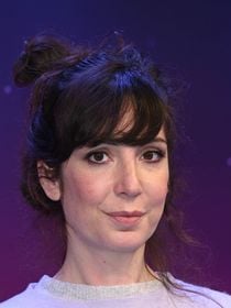 "Ca sent la m*rde, le caca" : ce tacle réjouissant en plein spectacle de Nora Hamzawi à un célèbre humoriste accusé de viols