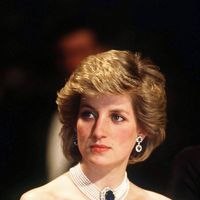 Lady Diana : retour sur l'histoire de son pull rouge imprimé moutons vendu aux enchères plus d'un million de dollars