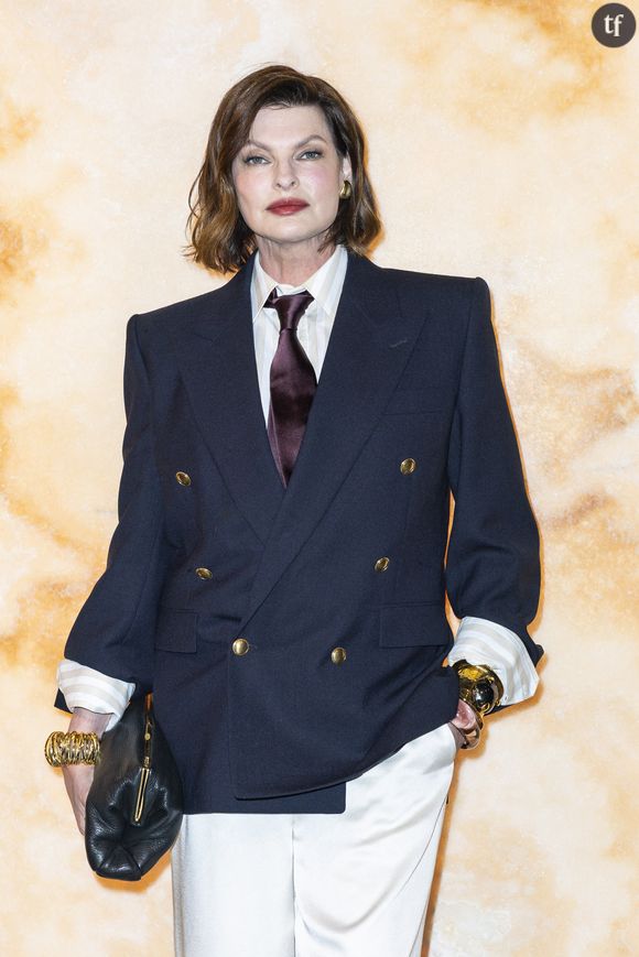 "Je suis tellement content de voir qu'elle est redevenue belle. Elle a souffert de sa chirurgie ratée et maintenant elle va mieux", écrit un utilisateur sur TikTok. "C'est formidable de voir qu'elle a retrouvé sa confiance en elle après tout ce qu'elle a vécu", commente un autre. "Elle est rayonnante, elle le mérite car ces dernières années ont été très dures pour elle", renchérit un internaute. "Elle renaît de ses cendres tel un phoenix", lit-on encore.