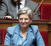 "Vous avez beaucoup de responsabilités dans le sérieux de l'enquête, a-t-elle déclaré aux journalistes présents. Car il n'y a que cela qui protègera la victime qui parlera, donc merci à vous pour ce que vous faites."