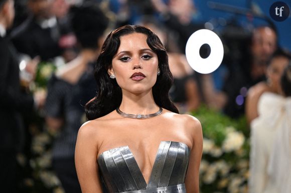 L'actrice a subi une vague de critiques sur les réseaux sociaux. "Mais qu'est-ce qui lui est arrivé ?", "Qu'a-t-elle fait à son visage ?", "On dirait qu'elle est mourante, elle était si belle avant ça", "Elle a perdu sa beauté", "Elle paraît beaucoup plus vieille", peut-on lire.