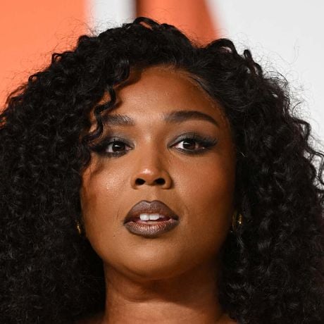 "Super sexy", "un vrai corps de femme" : cette célèbre chanteuse s'affiche en lingerie après sa perte de poids spectaculaire et ses fans applaudissent