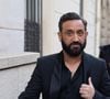 Elle y diffuse d'abord des extraits d'émissions de Cyril Hanouna (sur C8 mais aussi sur Europe 1), dans lesquels il la cible directement, sans qu'elle ne soit présente sur le plateau.