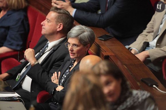 Sexualisation des femmes en fonction de leurs tenues, insultes, sifflements... L'enfer sexiste perdure à l'Assemblée Nationale et Sandrine Rousseau en a conscience. Mais pas seulement.