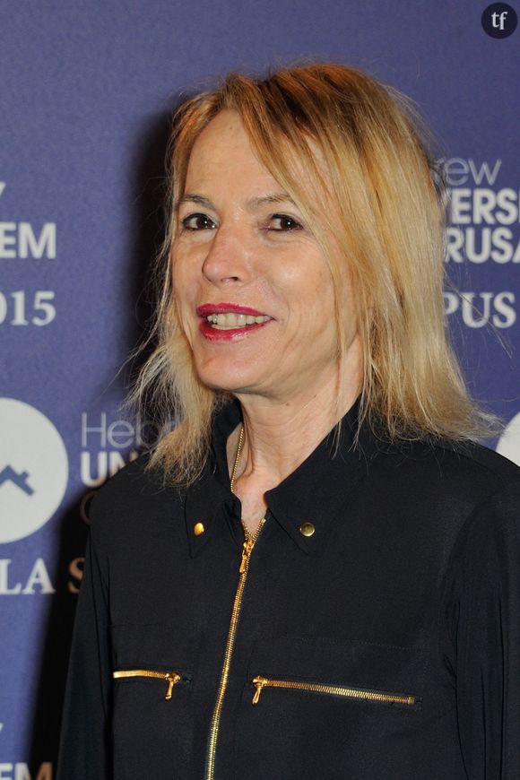 "Je suis vieille et je vous emmerde !". Laure Adler s'engage depuis des années contre l'âgisme. Sur le plateau de C à vous, elle confie ses révoltes très particulières contre le "sexisme anti vieilles".