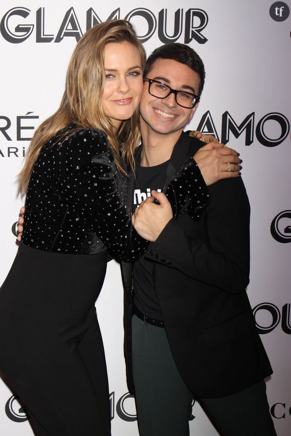 "Je n'avais que 16 ans à l'époque... Mais j'en garde un très bon souvenir", explique Alicia Silverstone. "Le metteur en scène était excellent. Et le groupe était très bien avec moi. J'aimais Aerosmith. Je portais les fringues de mon petit copain de l'époque dans cette vidéo... J'ai tourné plusieurs clips pour Aerosmith et honnêtement c'était super", relate-t-elle dans une vidéo de Entertainement Weekly.