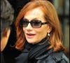 Entre diva très poker face et extraterrestre fashion, l'égérie septuagénaire du cinéma français sidère les foules à la Fashion Week. Mais divise également beaucoup.