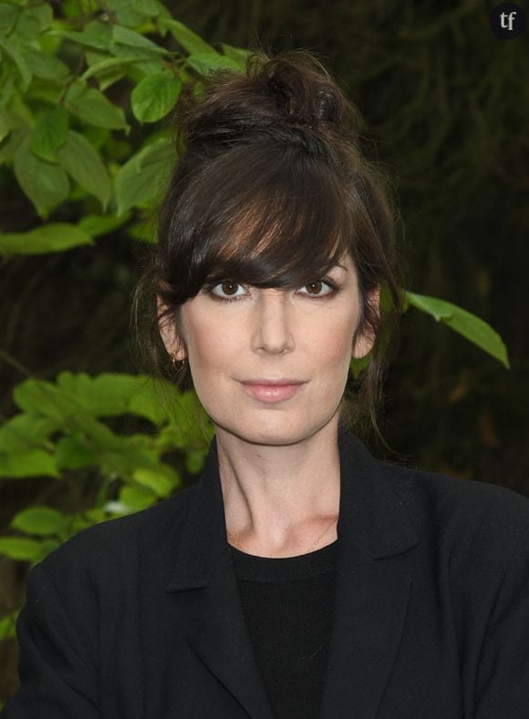 "Ne pas séparer l’homme de l’artiste de l’odeur du caca dans ma salle. Merci au public qui est là malgré tout + force aux manifestantes et manifestants 💪💘 je peux vous garantir que vous ne vous êtes pas loupés sur le matos", a joliment taclé l'humoriste, comme une révérence aux militantes féministes venues "faire le taf" la veille.