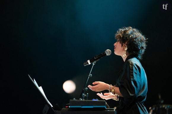 "J'ai déjà reçu des commentaires sexistes oui. Dans mon spectacle, je porte une tenue à un moment où j’ai des bouts de ruban adhésif sur mes seins, sous ma robe transparente"