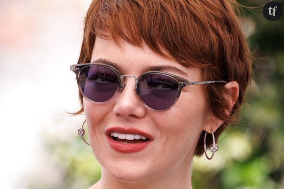 Sa coiffeuse, Mara Roszak a déclaré s'être inspirée des années 90 et d'actrices comme Liv Tyler ou encore Winona Ryder.