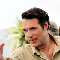 "Ce n'est pas du tout le livre de quelqu'un qui est désolé" : cette humoriste démonte l'ouvrage de Nicolas Bedos, condamné pour agressions sexuelles