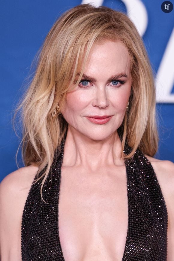 Qu'à cela ne tienne, les fans de l'actrice déferlent dans les commentaires pour applaudir l'éclat de leur idole : "Sublime", "Quelle icône", "Magnifique", peut-on lire parmi les très nombreuses réactions à cette vidéo accumulant like et partages ces derniers jours.