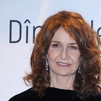 "J'ai fait aspirer mon..." : cette humoriste française se confie sans tabou sur la chirurgie esthétique