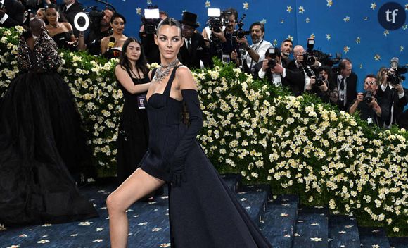 “Je me demande ce qu’il lui trouve”, “elle doit pas lui coûter cher” : Leonardo Dicaprio, 50 ans, officialise avec sa copine de 26 ans à Cannes…. Et se fait clasher