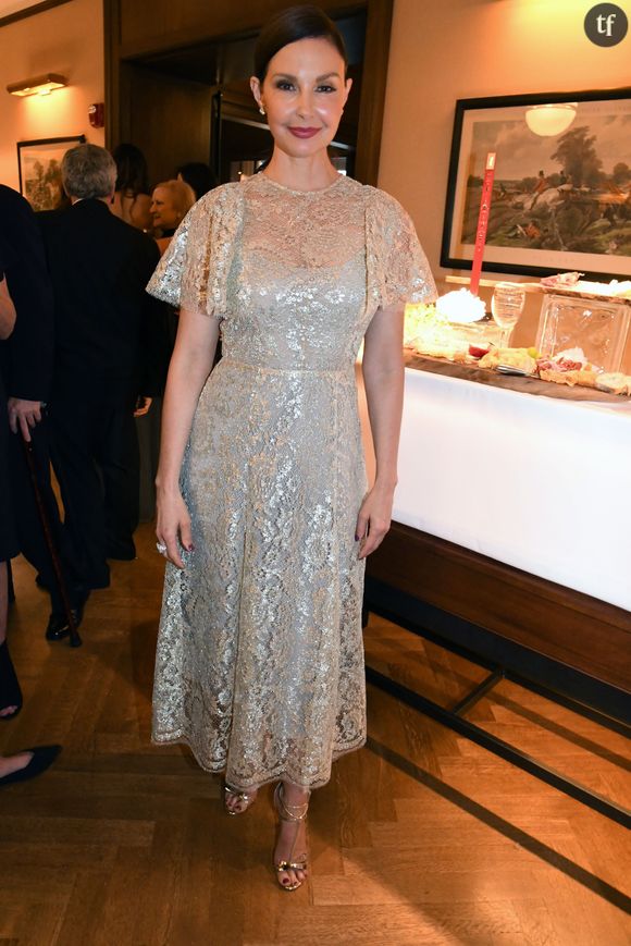 "Filmées au travail, au volant, sur le dancefloor, et le plus souvent dans l’intimité, douze femmes d’horizons divers témoignent, avec émotion, ironie et une salvatrice distance, de la façon dont elles vivent leur ménopause et son cortège de mauvaises surprises. Au choix : bouffées de chaleur, prise de poids, perte du désir, insomnie, et, côté séduction, sentiment persistant d’invisibilité…", détaille avec minutie Arte en guise de postulat. De quoi vous inciter d'autant plus à plonger dans cette immersion à hauteur de femmes. D'où émane une véritable sororité, de celle que défend justement la grande Ashley Judd.