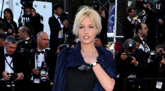 Lila Salet, ancienne actrice de 33 ans, qui avait témoigné dans l'enquête du Elle le 23 avril dernier, a déposé plainte ce samedi 23 août contre Jean Imbert pour violences conjugales et séquestration. Dans sa plainte, que le magazine Elle a pu consulter, la jeune femme évoque une "relation marquée par des disputes et des pressions psychologiques constantes". Les faits se sont déroulés entre 2012 et 2013.