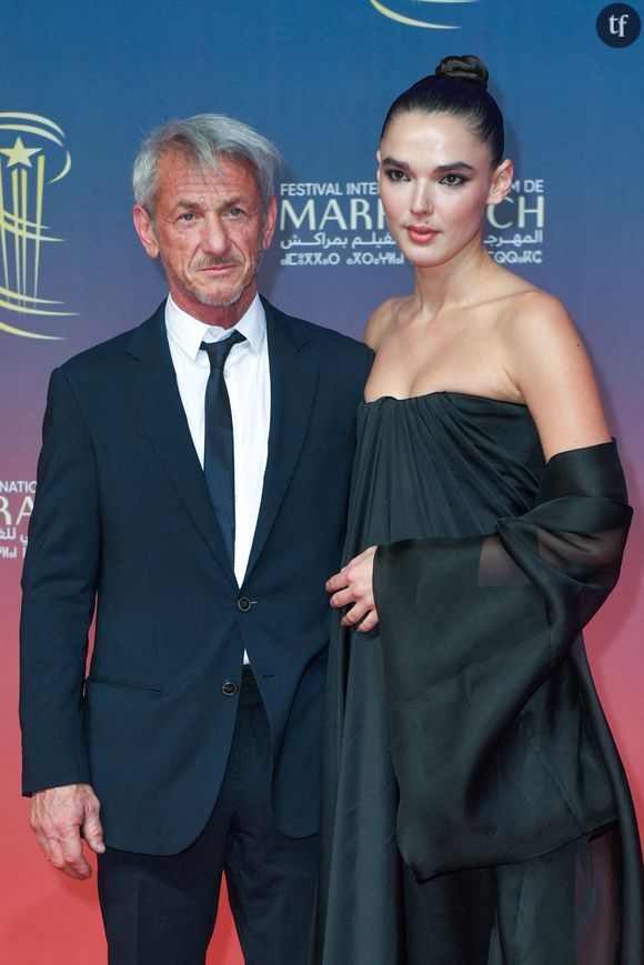 L'apparition de Sean Penn et Valeria Nicov fin novembre n'a en tout cas pas manqué de faire réagir sur les réseaux sociaux. "C'est gênant", "J'ai cru que c'était sa fille !!!", "J'ai même cru que c'était sa petite-fille", s'exclament des internautes.