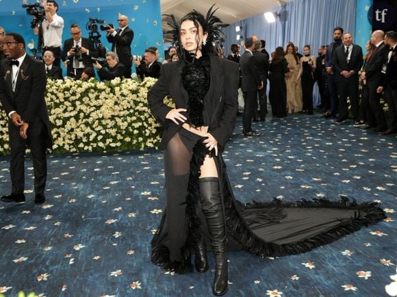 Charli xcx devient omniprésente : on ne peut plus se passer de l'icône hyperpop. Non contente d'avoir bouleversé les charts avec son dernier opus en date, brat, album qui est également devenu un phénomène culturel (pochette abstraite oblige, et polysémie de ce titre, également : l'été dernier, tout le monde a appris ce mot), la Britannique est bien décidée, en très grande amoureuse du septième art qu'elle est (sur la plateforme de critiques en ligne letterboxd, elle est abondamment lue), à aligner les rôles marquants au cinéma.