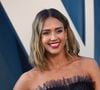 Les tabloïds désignent Jessica Alba... Comme une "cougar", qui se serait énamourée d'un "toyboy" - ce qualificatif très négatif employé pour désigner les jeunes hommes qui accompagnent intimement les femmes plus âgées. Et ce alors que l'écart d'âge entre elle et son compagnon n'est même pas d'une décennie.