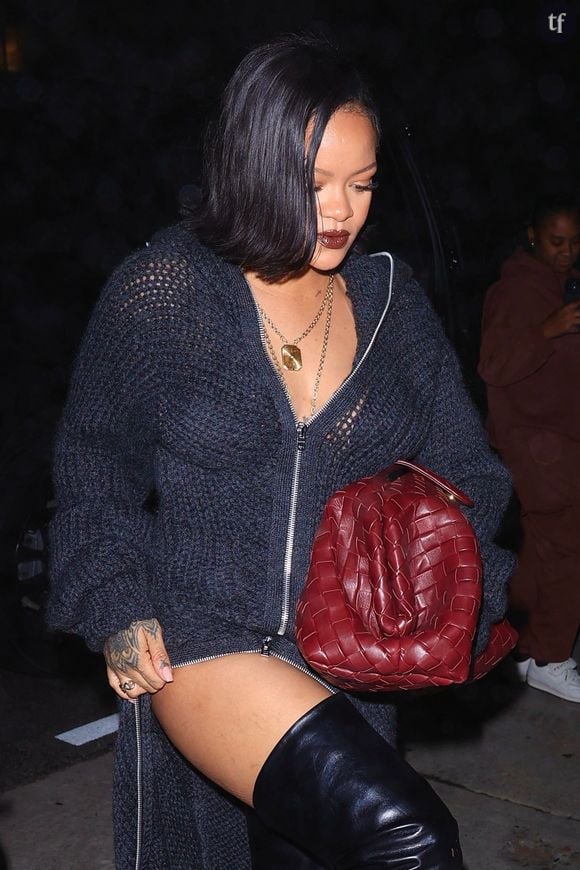 Rihanna à la sortie d'un restaurant en Californie, le 26 octobre.