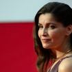 "Encore à moitié nue" : Laetitia Casta assume sa sensualité à 47 ans sur ces photos sexy qui font rager les machos