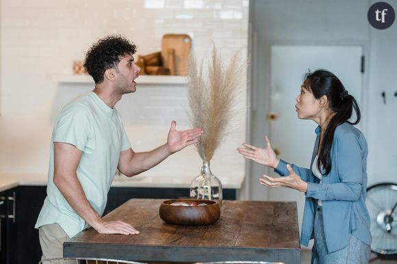 Néanmoins, pour beaucoup, se mettre en couple est aussi synonyme de partage égalitaire des dépenses et ce sans nécessairement prendre en compte les différences de salaire, le poids de la charge contraceptive ou même de la charge des tâches domestiques et de l’éducation des enfants.