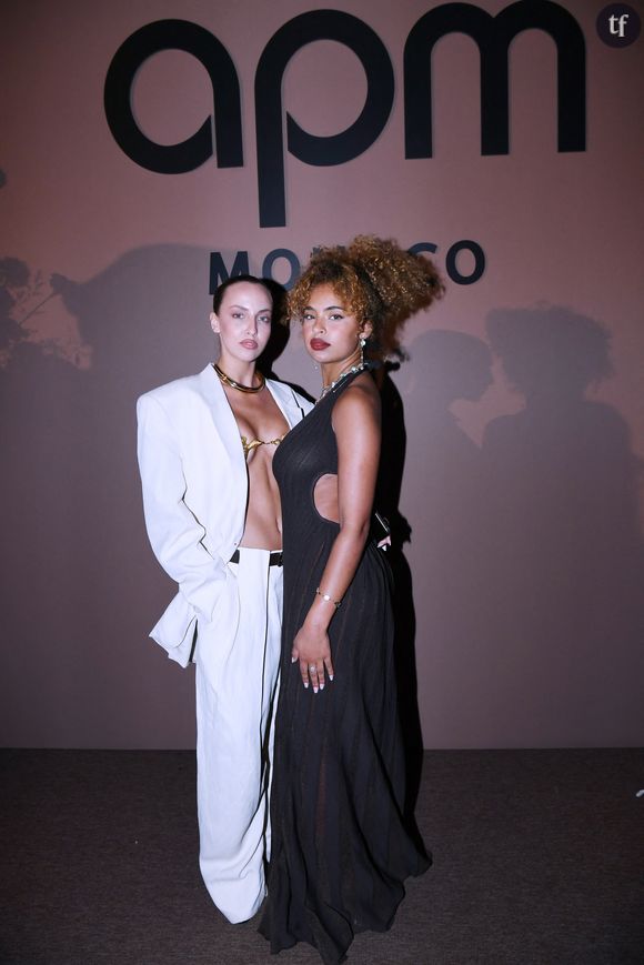 Et la star de la génération Z, qui a également été "flashée" lors de la soirée Ray-Ban sur un yacht, d'être l'une des victimes de ce mépris culturel, et genré. A l'unisson de Paola Locatelli, Léna Mahfouf, plus connue sous le sobriquet de Léna Situations, a été la source de remarques tour à tour racistes et sexistes, visant non sans virulence ses facéties fashion toujours étonnantes.