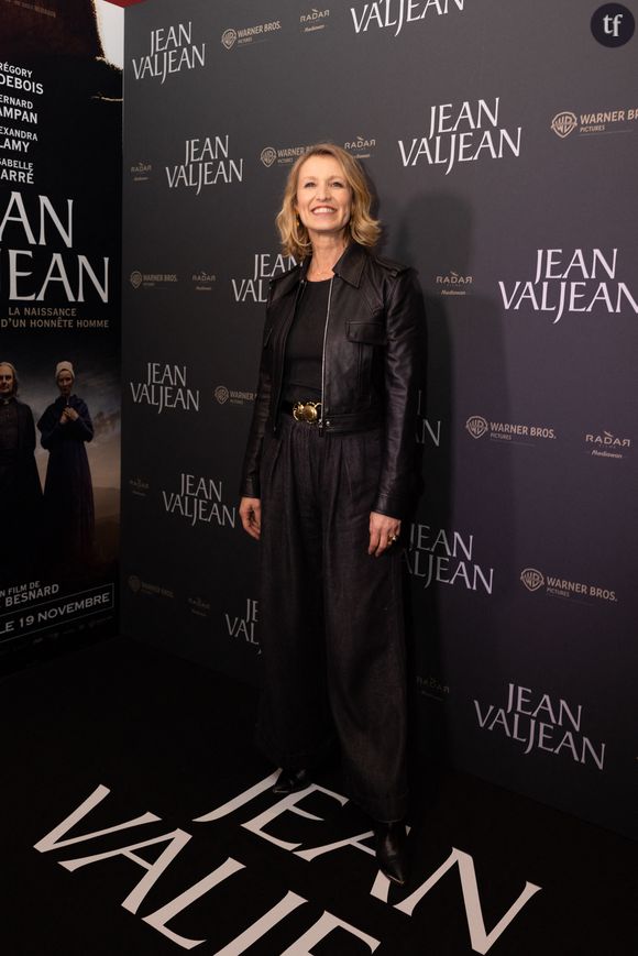 Et Alexandra Lamy de fustiger à ce titre en toute douceur : "Il y a un gap pour les actrices de 50 ans. Quand on est actrice on le ressent. La carrière des hommes peut être au plus haut point ou commencer à la cinquantaine alors que pour les femmes c'est beaucoup plus rare. Il y a tellement de femmes de cinquante ans dans notre société et tellement d'histoires à raconter."