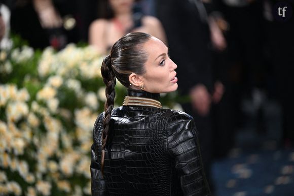 “J’ai tout perdu” : Miley Cyrus victime de bodyshaming dévoile tous ses traumas dans le podcast Reclaiming with Monica Lewinsky