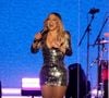 Dans cet encart blindé de jeux de mots, Mariah Carrey est même accusée de se présenter "quasiment nue" sur scène. Ses "énormes cuisses" (fat thighs) sont fustigées ainsi que ses "porky pins". A en lire ce champ lexical très peu féministe, on est à deux doigts de voir la voix de All i want for Christmas être comparée à Miss Piggy du Muppet Show.