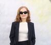 Dans un extrait publié sur Instagram, le journal Quotidien, à l'origine de cette enquête, affirme que l'actrice Isabelle Huppert "revient sur son expérience désagréable avec Gérard Depardieu lors du Festival de Cannes 2015."