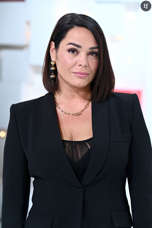 "... Peut-être que je prépare un rôle, ou alors pire, je suis peut-être malade. Pesez vos mots. Allumez 2/3 de vos neurones et foutez-moi la paix avec mon corps ! », précise Lola Dewaere.