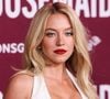 "On voit trop ses machins" : Sydney Sweeney iconique en robe décolletée, mais on lui reproche... d'avoir des seins