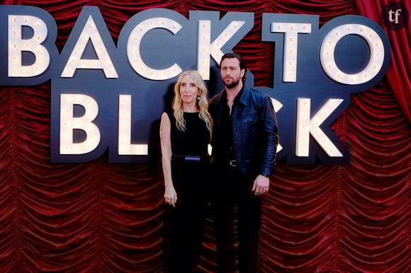 "Joyeux anniversaire mon amour !". Ce sont ces doux mots qu'a décoché Aaron Taylor-Johnson, la révélation du film Kick Ass, vu The Fall Guy et Nosferatu, a sa dulcinée : Sam Taylor Johnson, cinéaste de la trilogie 50 nuances de Grey et le récent biopic d'Amy Winehouse.