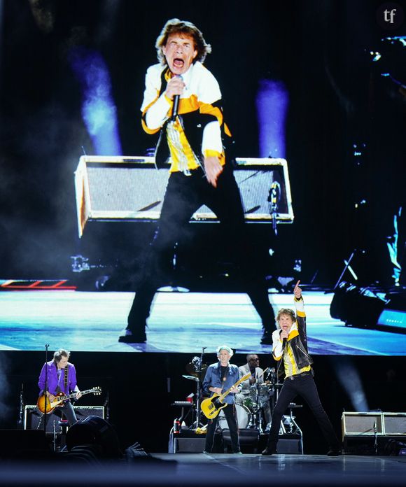 Joyeux anniversaire au papa (ou papi) des Rolling Stones : l'une des plus grandes rockstars encore vivantes souffle ses bougies et s'affiche pour cela aux côtés de sa tendre moitié. Que pas loin d'un demi siècle sépare.