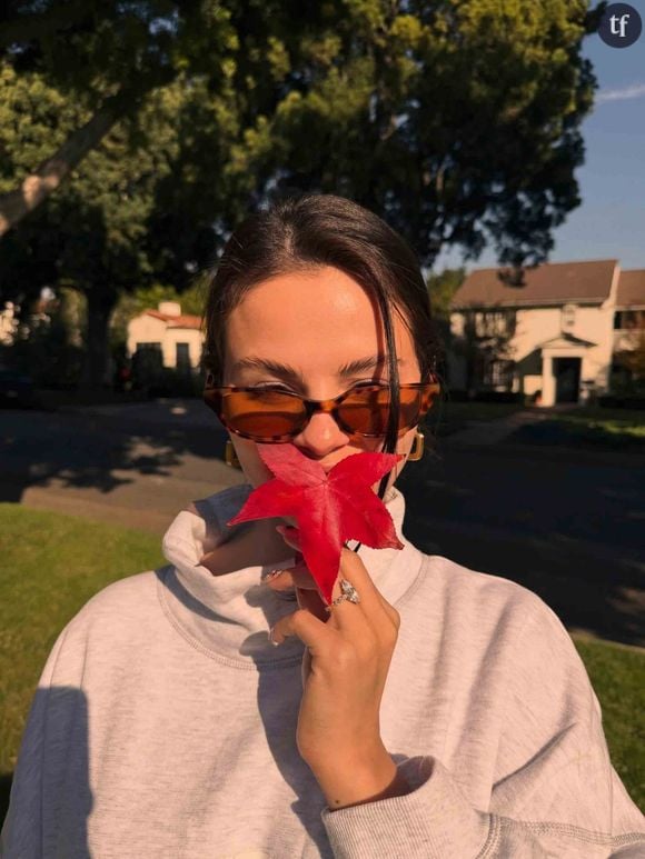 Des changements que les professionnels de santé attribuent aux effets secondaires de ses traitements pour le lupus. Mais les théoriciens du complot n’en démordent pas et affirment que la vraie Selena Gomez serait décédée, et aurait secrètement été remplacée par un clone pour épargner le chagrin de ses milliers de fans.