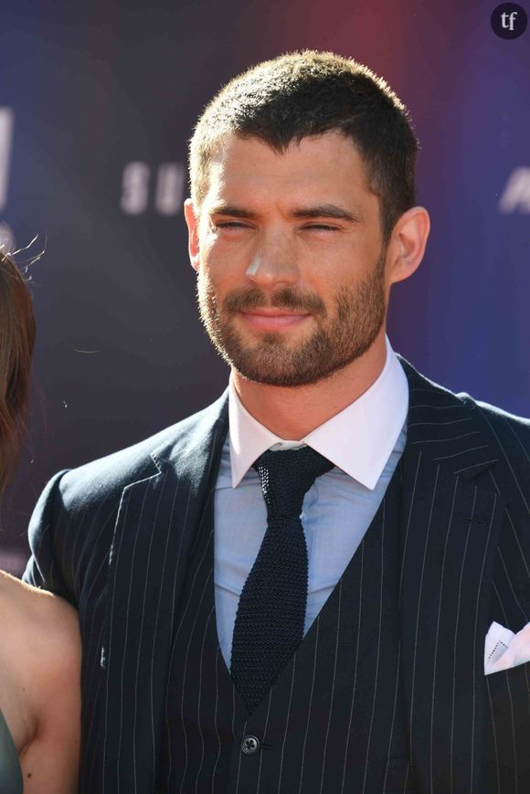 Aussi incongru cela soit-il, la dernière grosse machine de DC Comics, énième tentative de rivaliser avec la maison des idées (Marvel) au box office pour la firme historique de Batman, suscite controverse et polémiques. On reproche à son auteur, James Gunn, papa des Gardiens de la galaxie et metteur en scène d'oeuvres beaucoup plus irrévérencieuses et rebelles (Horribilis, Super, avec Elliot Page), d'oeuvrer pour le compte de la "woke culture".