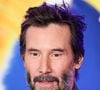 “Il aime les vieilles grands-mères”, pourtant plus jeune que lui, la compagne de Keanu Reeves est critiquée sur son apparence