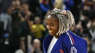 "125 kilos ? C'est okay" : cette sportive pose en lingerie et célèbre ses formes avec sensualité en prônant le mouvement body positive