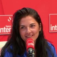 "Je suis une MILF, sexuellement attirante", défend cette humoriste féministe, sur la joie d'être "une cougar" dans un monde patriarcal