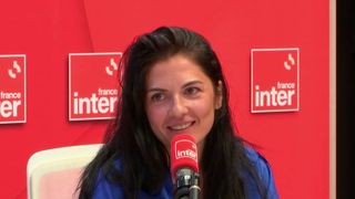 "Je suis une MILF, sexuellement attirante", défend cette humoriste féministe, sur la joie d'être "une cougar" dans un monde patriarcal