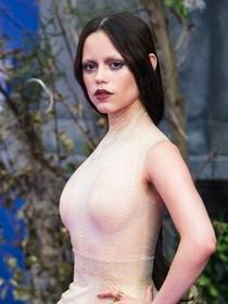 Naked dress, avant-garde sexy, hyper glam vintage : on vous dévoile les meilleurs looks des Emmy Awards