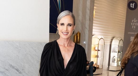 Très engagée contre l’âgisme, Andie MacDowell a de nouveau milité pour la visibilité des femmes qui vieillissent dans l'émission The Drew Barrymore Show de l'actrice Drew Barrymore. Invitée via message vidéo sur le plateau, l'actrice qui a rejoint le panel des "50 F*** Its" a partagé son point de vue sur le vieillissement féminin et le diktat hollywoodien qui pousse tant d'actrices à passer par la case chirurgie esthétique.