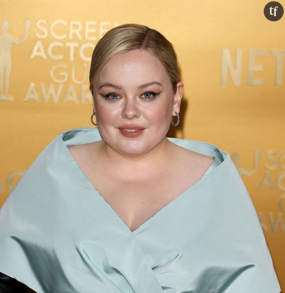 Elle éblouit tout, Nicola Coughlan. Mais ses choix stylistiques ne font pas toujours l'unanimité. La preuve avec cette flamboyante tenue de diva déployée en plein Cannes... Un fashion faux pas pour la star de Bridgerton ? Nicola Coughlan défraie la chronique, partout où elle passe !