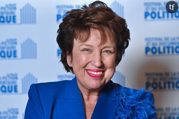 Des étiquettes qu'elle trouve "absurdes" mais qui n'ont pas généré chez elle de rivalité avec sa sœur, qu'elle décrit comme belle mais aussi "formidablement intelligente et cultivée".